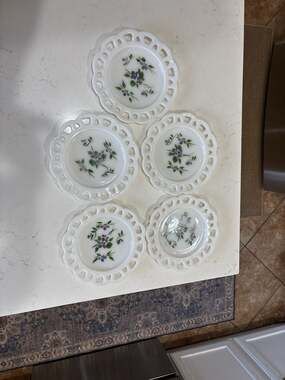 Set of 5 Vintage Westmoreland Milk Glass Lace Edge Hand Painted Violet Plates